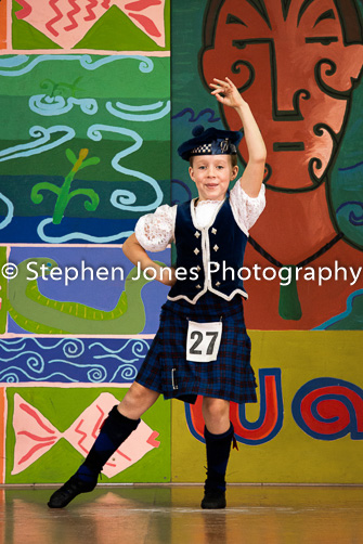 U48-034 Highland Xmas Dance