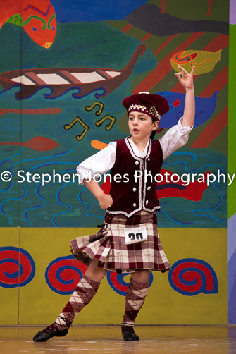 U48-037 Highland Xmas Dance