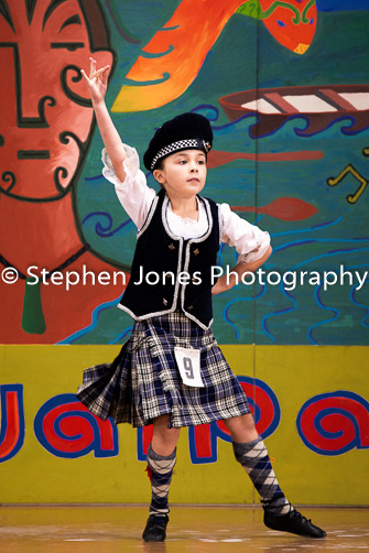 U48-054 Highland Xmas Dance