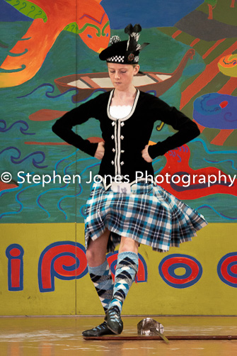 U48-065 Highland Xmas Dance