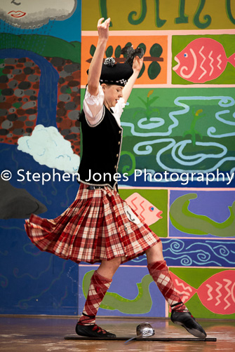 U48-073 Highland Xmas Dance