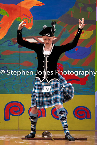 U48-075 Highland Xmas Dance