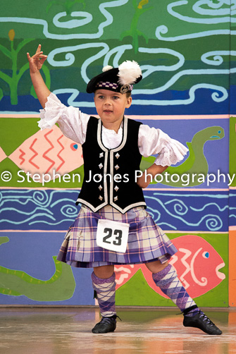 U48-092 Highland Xmas Dance