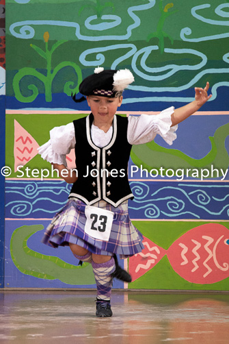 U48-100 Highland Xmas Dance