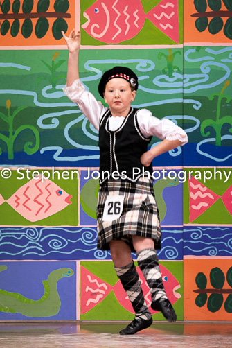 U48-128 Highland Xmas Dance