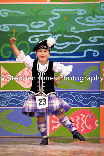 U48-132 Highland Xmas Dance