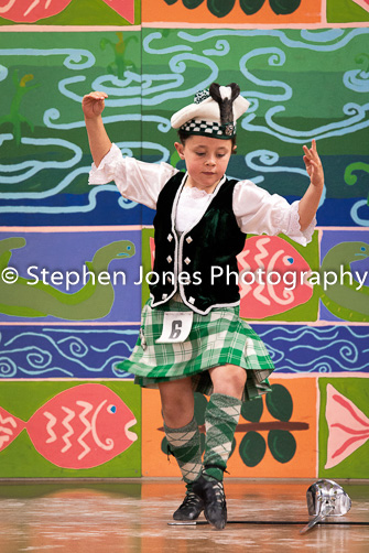 U48-190 Highland Xmas Dance