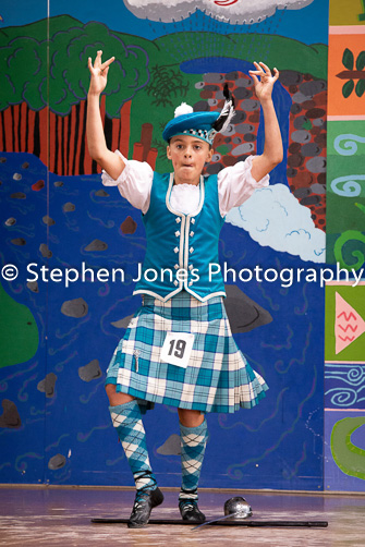 U48-196 Highland Xmas Dance