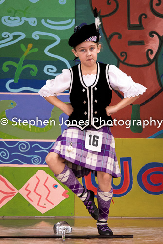U48-266 Highland Xmas Dance