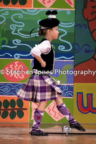 U48-270 Highland Xmas Dance
