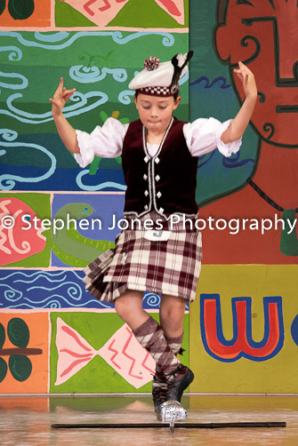 U48-280 Highland Xmas Dance