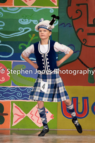 U48-303 Highland Xmas Dance