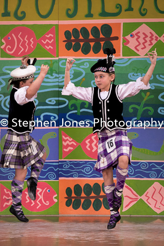 U48-350 Highland Xmas Dance
