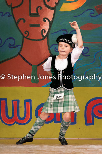 U48-401 Highland Xmas Dance