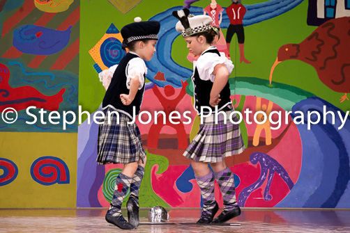 U48-437 Highland Xmas Dance