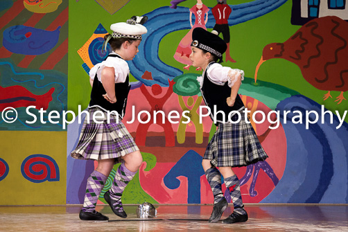 U48-442 Highland Xmas Dance