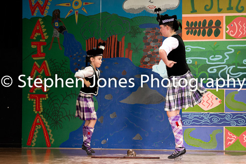 U48-450 Highland Xmas Dance