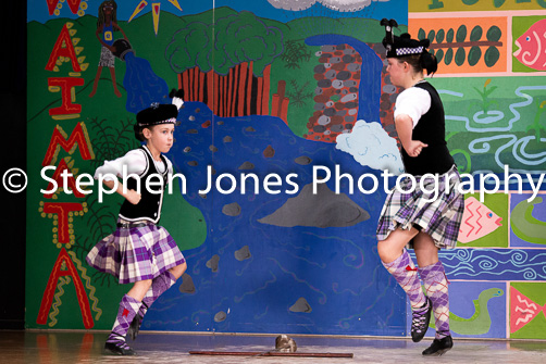 U48-451 Highland Xmas Dance
