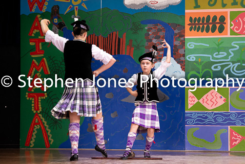 U48-472 Highland Xmas Dance