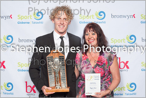 U43-401 Sports Awards Web