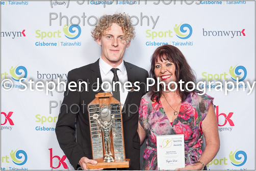 U43-402 Sports Awards Web