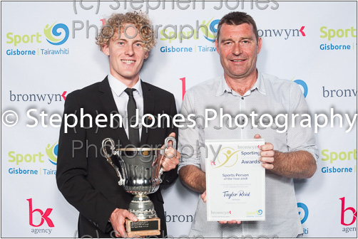 U43-407 Sports Awards Web